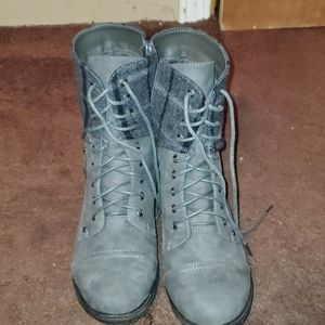 Combat boots